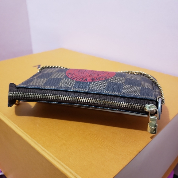 5️⃣5️⃣0️⃣Auth ltd e mini pochette Accessoires - Picture 10 of 15